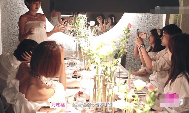 街边“秘制”老汤,不放一丝肉,顾客却抢着买:生意好全靠这招