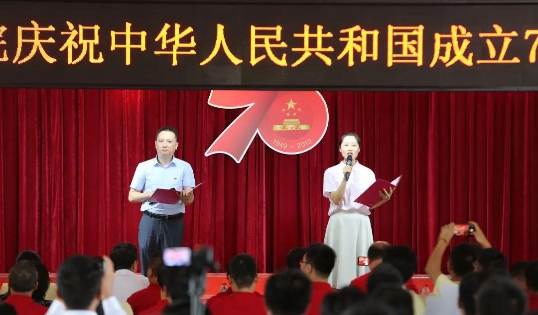 蓝心妍:因失恋“错选”而一举成名,走向巅峰!